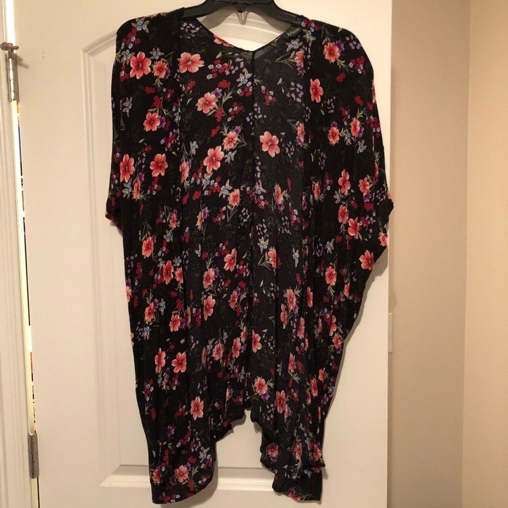 Boutique floral kimono